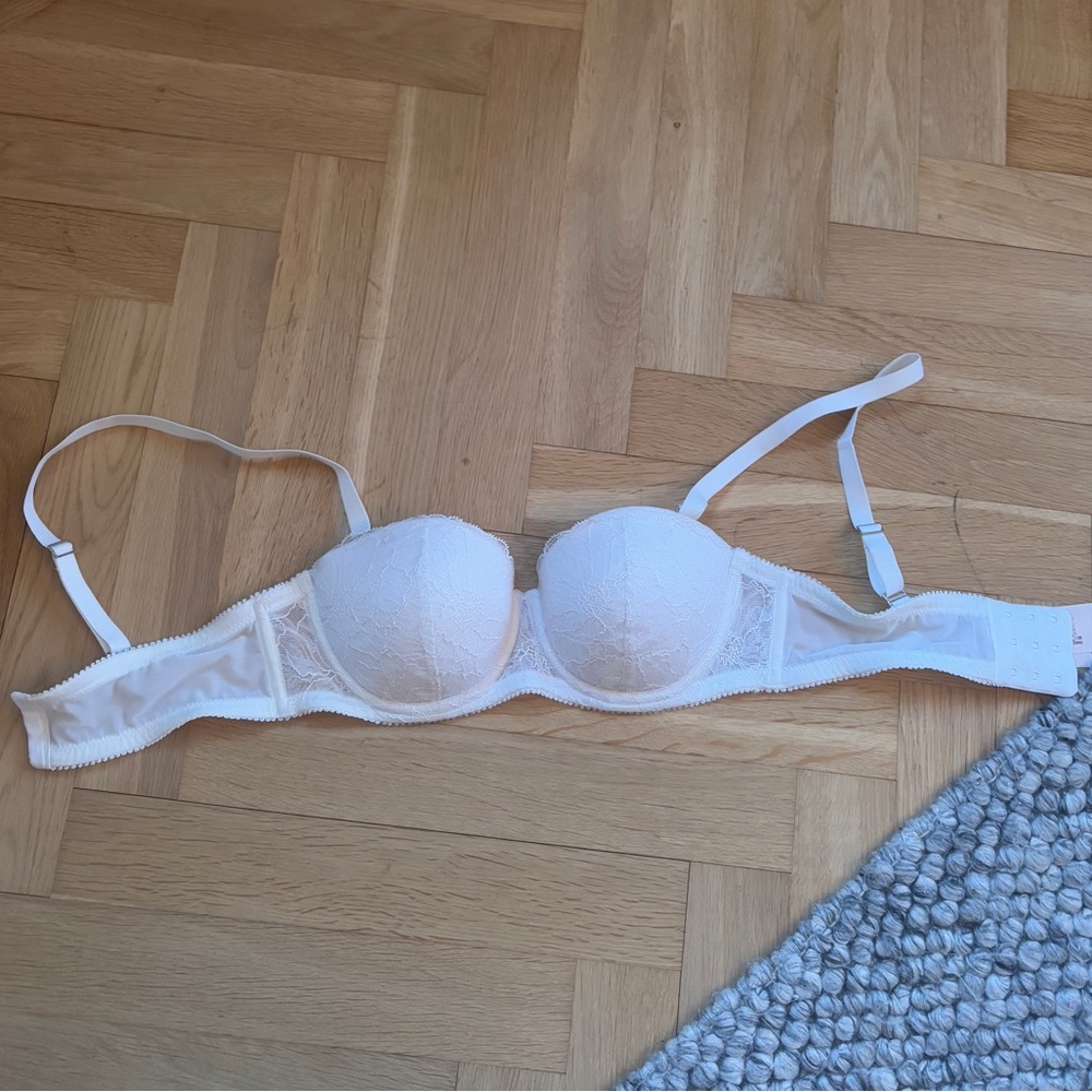 NWOT Wolford white lace padded cup bra